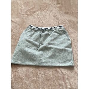 Tommy Hilfiger/ Tommy Jeans elastic waist brand skirt with pockets